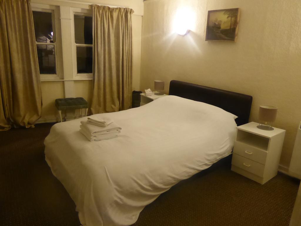 Kings Arms Hotel Пенрин Номер фото